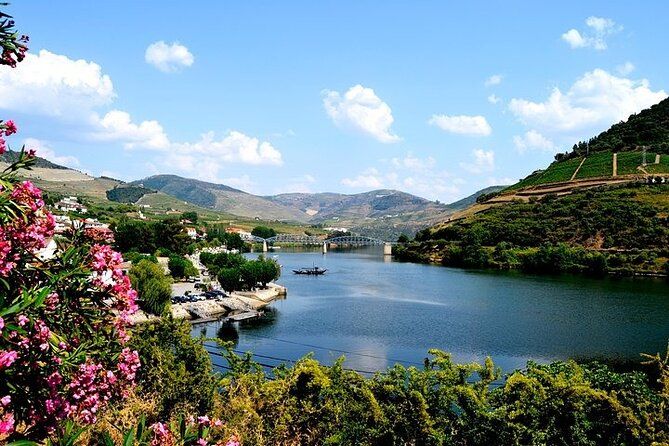 Imagen del tour: Excursión para grupos pequeños del Valle del Duero con una cata de vinos, almuerzo portugués y crucero por el río opcional