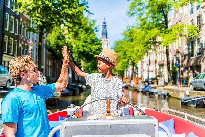 Imagen del tour: Crucero por los canales de Ámsterdam en barco abierto con patrón-guía local