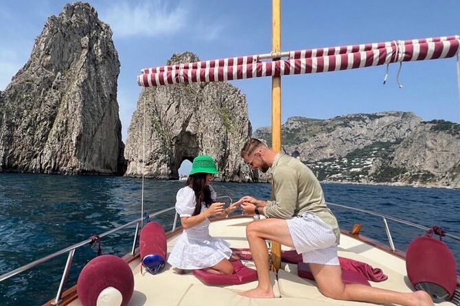 Imagen del tour: Recorrido privado en barco en isla de Capri para parejas