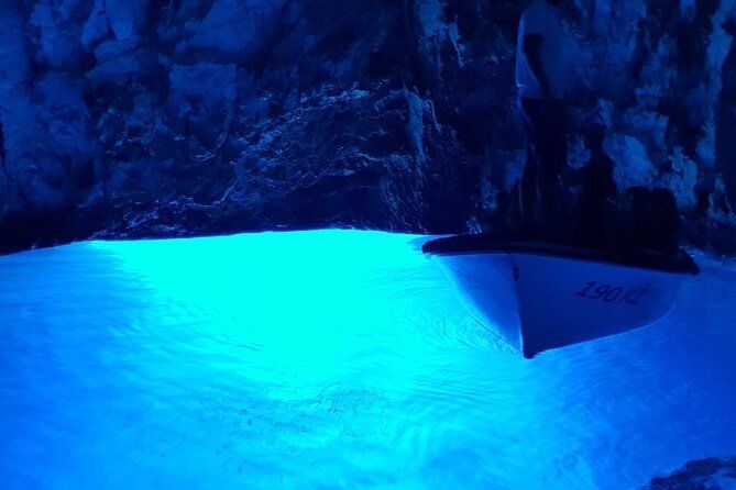 Imagen del tour: Excursión privada de un día a la isla Blue & Green Cave Vis y las islas Pakleni desde Hvar