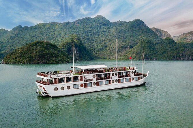 Imagen del tour: Crucero de 2 días a la bahía de Halong y la bahía de Lan Ha en Calypso Cruises