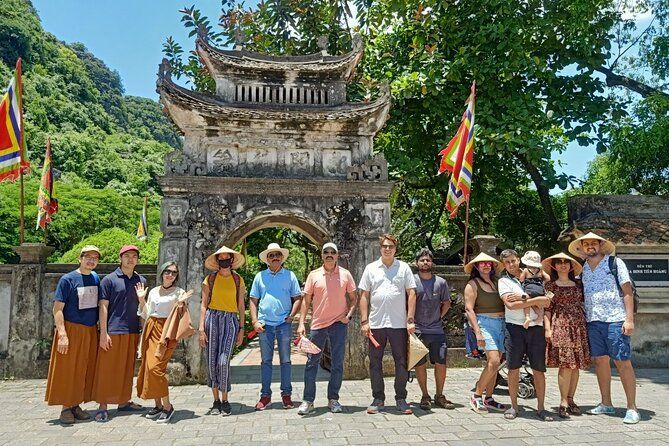 Imagen del tour: Excursión de día completo a Ninh Binh, cueva Hoa Lu-Tam Coc-Mua en bicicleta y barco, autobús limusina