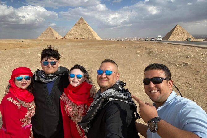 Imagen del tour: Excursiones por la costa de Egipto a las pirámides de Giza, al museo y al bazar desde Alejandría o dicho puerto