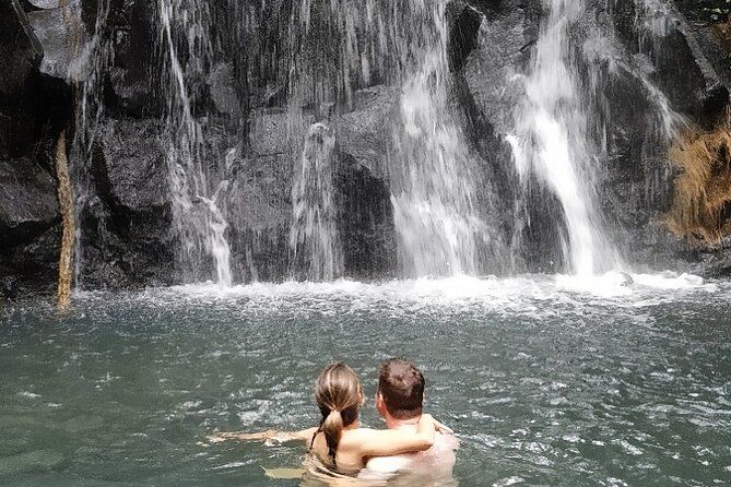 Imagen del tour: cascada de roca negra