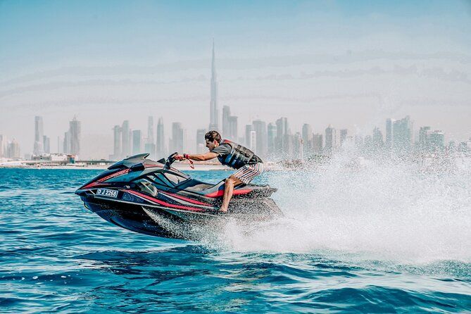 Imagen del tour: Tour de 1 hora en moto acuática por Dubái pasando por Burj al Arab y Atlantis