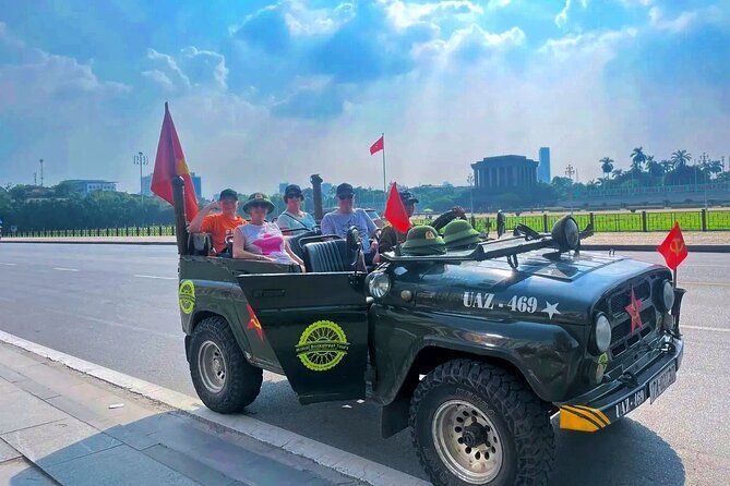 Imagen del tour: Día completo en Hanoi y el paisaje rural en motocicleta Minsk clásica y jeep Gaz69