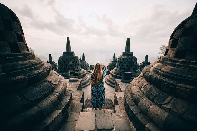 Imagen del tour: Subida a la cima del templo de Borobudur y templo de Prambanan: tour de 1 día