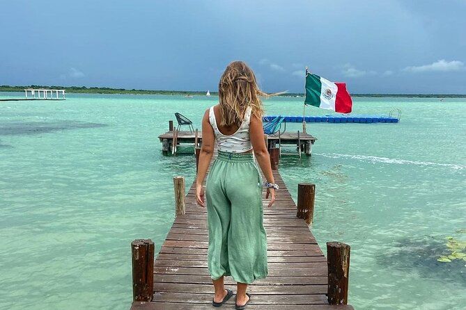 Imagen del tour: Amazing Magic Tour Bacalar - Descubre la belleza de la laguna de siete colores desde Cancún