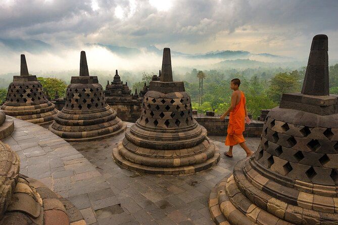 Imagen del tour: Amanecer en Borobudur desde la colina de Setumbu, volcán Merapi, excursión de un día a Prambanan