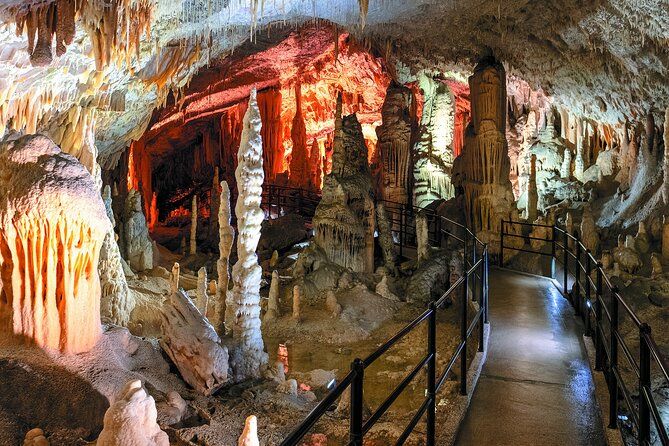 Imagen del tour: Excursión a las cuevas de Postoina y al castillo de Predjama desde Liubliana