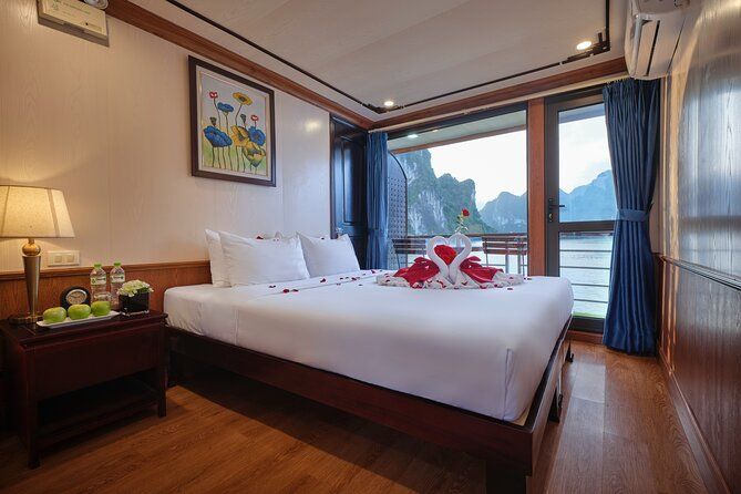 Imagen del tour: Crucero Lavender Elegance_Titop, cueva sorprendente, kayak, clase de cocina, comidas completas