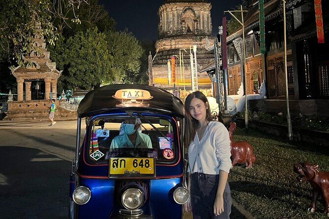 Imagen del tour: Recorrido nocturno por los templos y el mercado de Chiang Mai en Tuk-Tuk