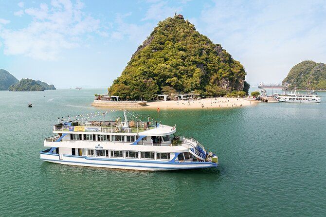 Imagen del tour: Excursión de un día en crucero por la bahía de Ha Long: cueva, kayak, natación y almuerzo