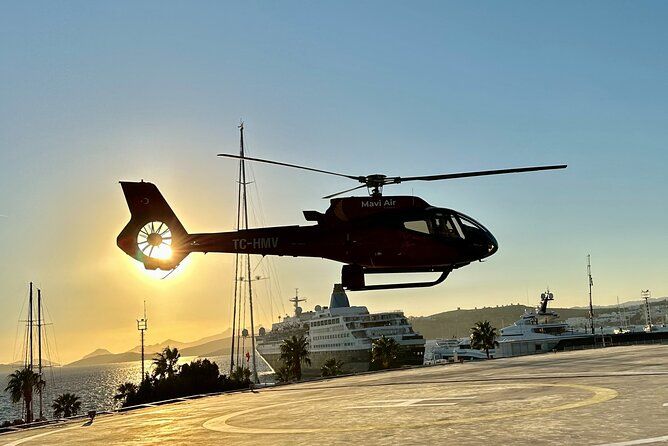 Imagen del tour: Vuelo en helicóptero privado al atardecer en el mar Egeo