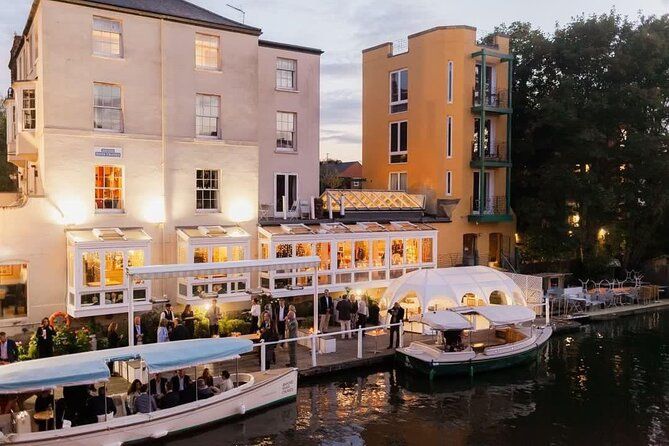 Imagen del tour: Exquisita cena de tres platos en la orilla del río con paseo en barco al atardecer