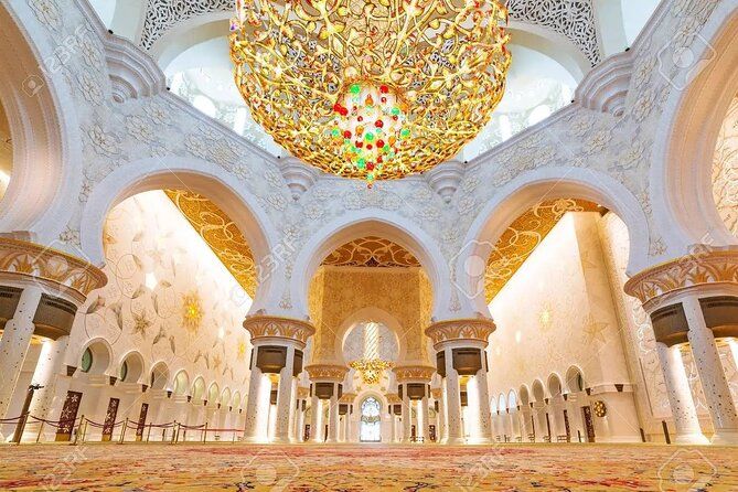 Imagen del tour: Excursión privada a la Gran Mezquita Sheikh Zayed y al Museo del Louvre desde Dubái