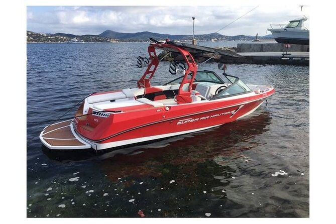 Imagen del tour: Paseo en barco privado: un asombroso Super Air Nautique en Saint Tropez