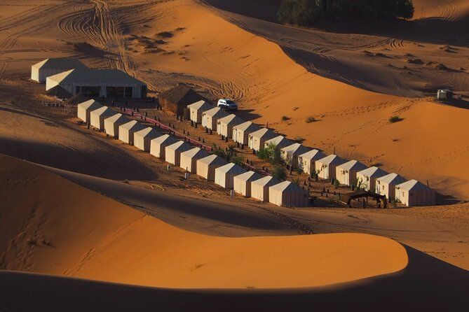 Imagen del tour: Desierto de Merzouga: alojamiento en camello y sandboarding