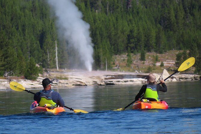 Imagen del tour: Kayak matutino de 4 horas en el lago Yellowstone con almuerzo