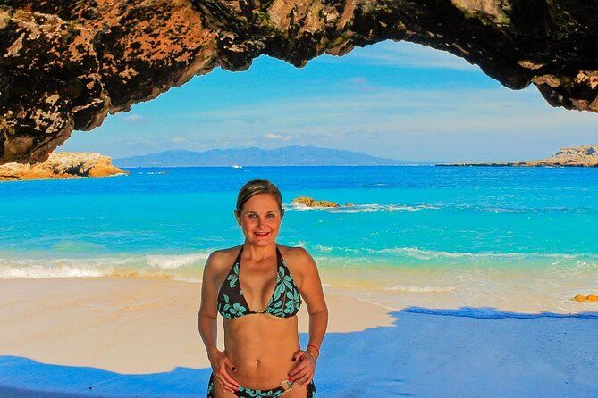 Imagen del tour: Tour Día Completo A Islas Marietas Playa Nopalera En Catamarán