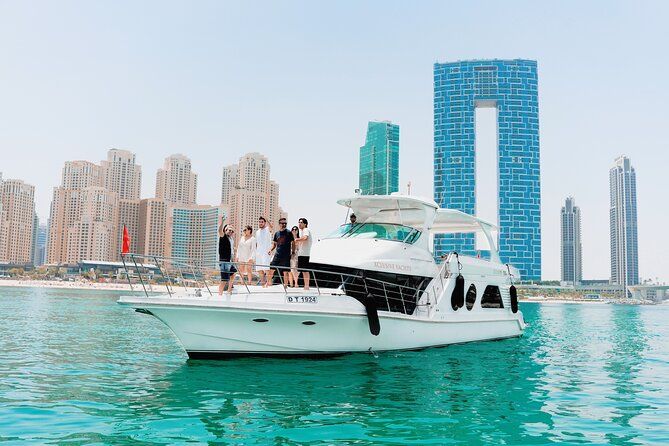 Imagen del tour: Crucero turístico por el puerto deportivo de Dubái con impresionantes vistas de Ain