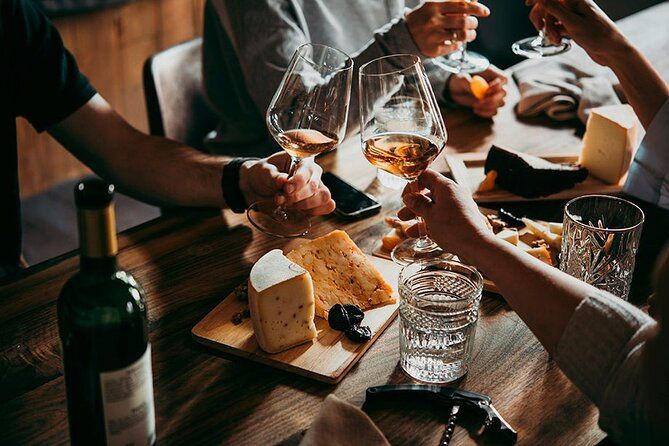 Imagen del tour: Degustación de vinos y alimentos en el Etna, además de visita privada al laboratorio de miel