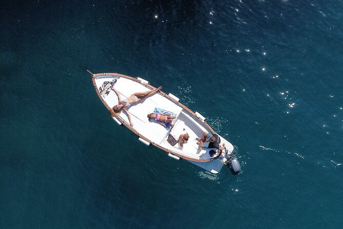 Imagen del tour: Paseo privado en barco al atardecer por Cinque Terre