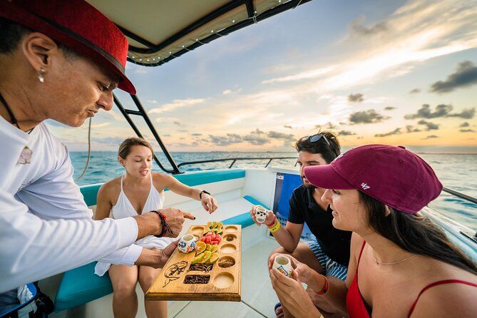 Imagen del tour: Cancún, viaje al atardecer en Isla Mujeres y degustación de tequila