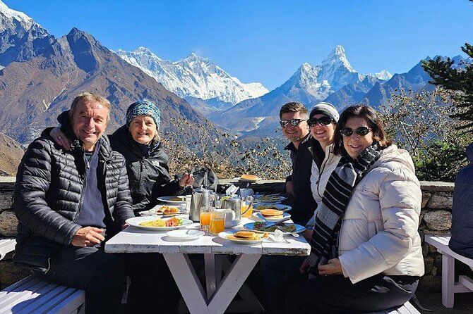 Imagen del tour: Tour en helicóptero por el campamento base del Everest Parada en el Everest View Hotel