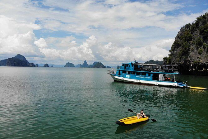 Imagen del tour: Crucero relajante de lujo al atardecer en la bahía de Phang Nga para grupos pequeños
