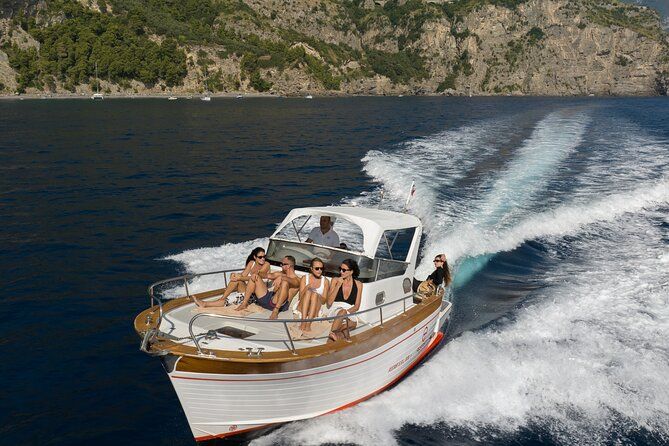 Imagen del tour: Tour privado de día completo a Capri en barco desde Positano