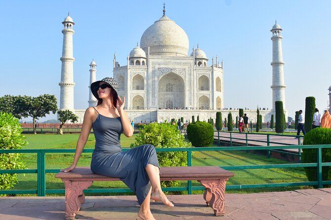 Imagen del tour: Recorrido sin colas por el Taj Mahal y Agra en coche AC desde Agra