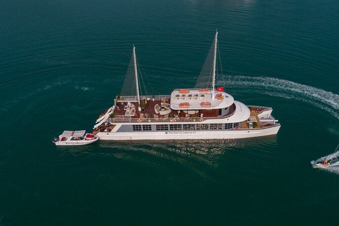 Imagen del tour: El crucero de un día de lujo en catamarán a la bahía de Halong desde Hanoi (superventas)
