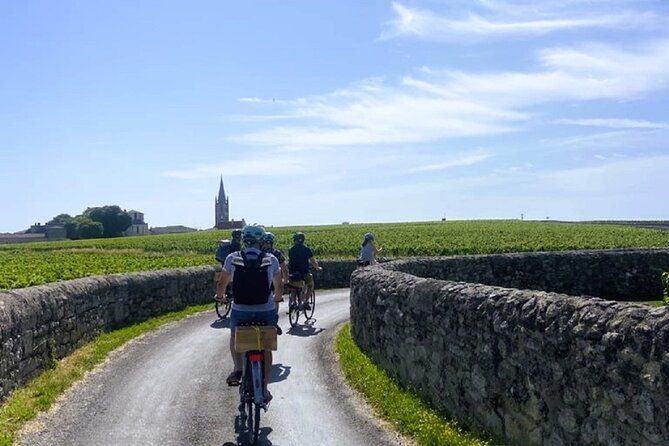 Imagen del tour: Recorrido en bicicleta por St-Emilion para grupos pequeños desde Burdeos, con cata de vinos y almuerzo