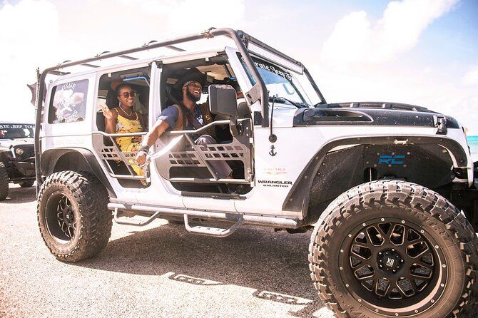 Imagen del tour: ¡Aventura turística en jeep pirata!