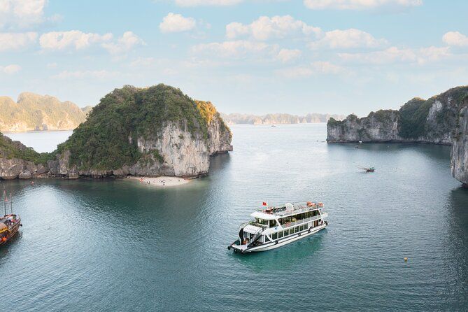 Imagen del tour: Excursión de un día a La Regina en la bahía de Halong con servicio 5 estrellas