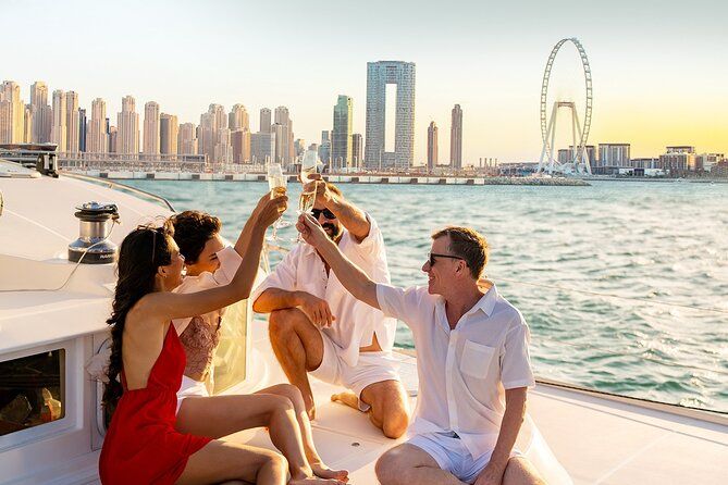 Imagen del tour: Tour en yate al atardecer por el puerto deportivo de Dubái con bebidas alcohólicas