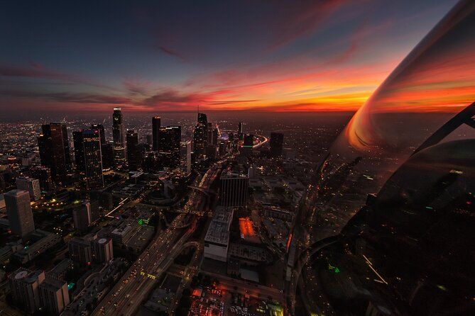 Imagen del tour: Luces del centro de Los Ángeles: su tour privado en helicóptero al atardecer y a la noche