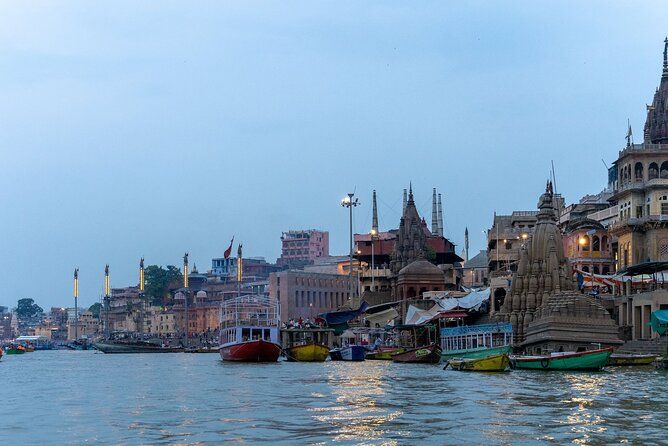 Imagen del tour: Recorrido nocturno por la ciudad histórica de Varanasi: Aarti, paseos en bote y testimonio de DIOS