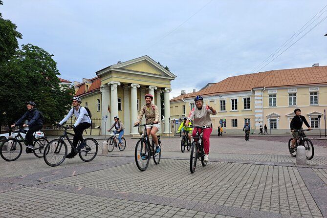 Imagen del tour: Lo más destacado del recorrido privado en bicicleta por la ciudad de Vilna