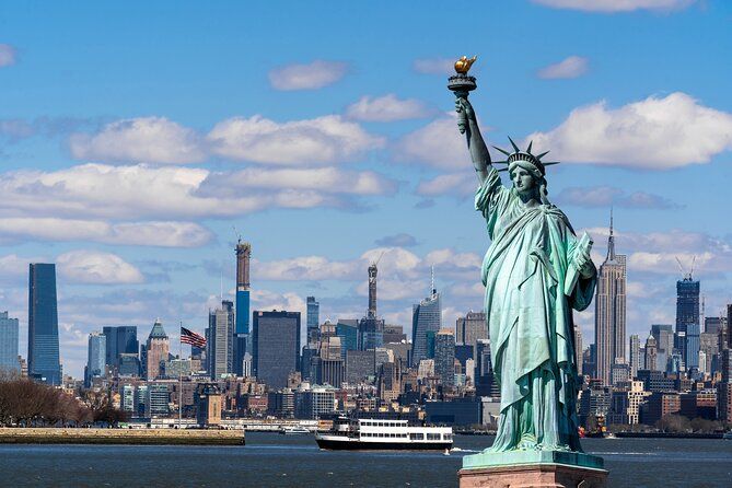 Imagen del tour: Entrada para la Estatua de la Libertad y excursión al Monumento conmemorativo del 11-S y Wall Street