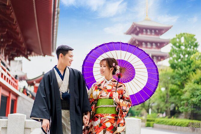 Imagen del tour: Precio especial pareja (2 personas) sesión fotográfica conmemorativa de kimono en Asakusa, Tokio Oferta de alquiler de kimono y yukata HANAYAKA