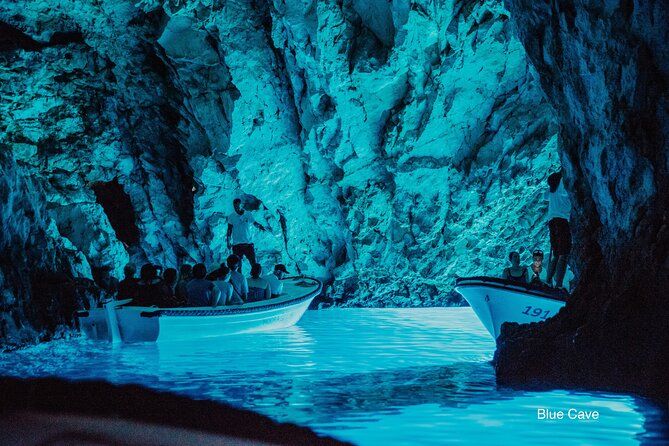 Imagen del tour: Cueva Azul, Mama Mia y Hvar, recorrido en lancha motora por 5 islas desde Trogir