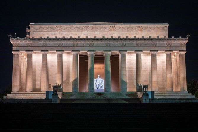 Imagen del tour: Tour privado monumental a la luz de la luna de Washington DC