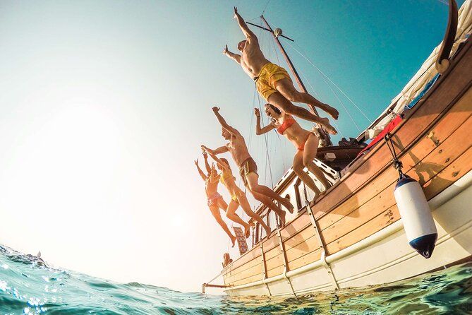 Imagen del tour: Tour en barco por la isla de Capri desde Amalfi con snorkel | Grupo pequeño