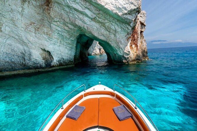 Imagen del tour: Excursión privada de un día al naufragio y las cuevas azules en barco en Zakynthos