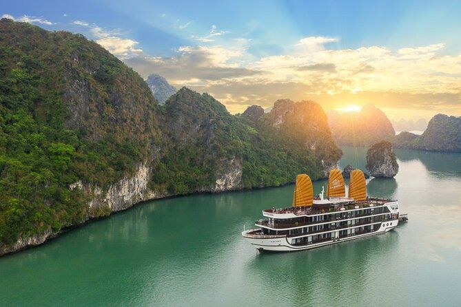 Imagen del tour: Tour de 2 días La Regina en la bahía de Halong y la bahía de Lan Ha - 5 estrellas