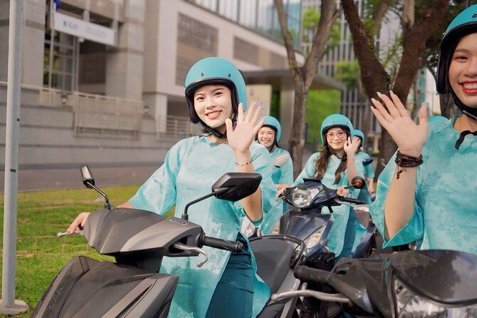 Imagen del tour: Tour en moto por la ciudad de Ho Chi Minh con conductora | Saigon Adventure