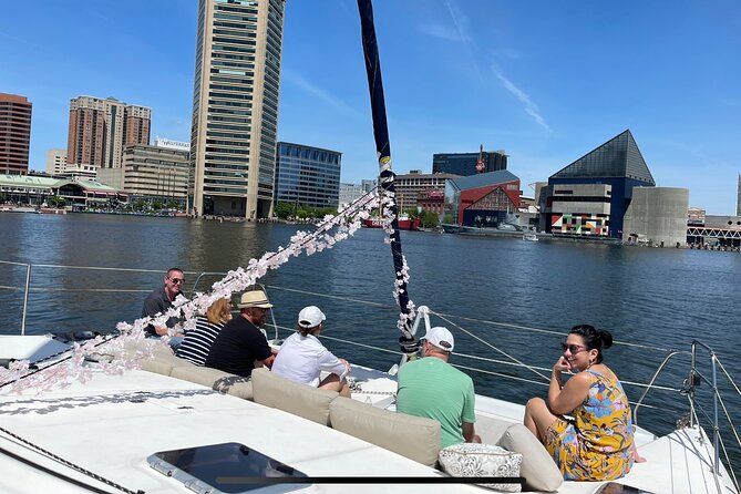 Imagen del tour: Tour privado en catamarán de lujo por el puerto de Baltimore