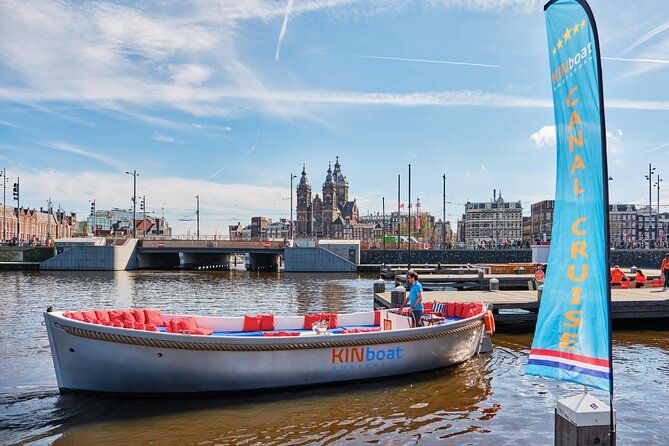 Imagen del tour: Crucero por los canales de Ámsterdam en barco abierto con patrón-guía local